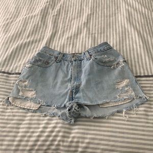 Levis Cutoff Jean Shorts
